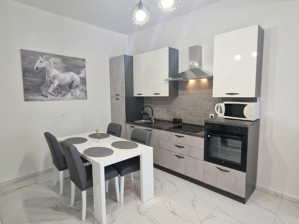 Ivan Apartment *